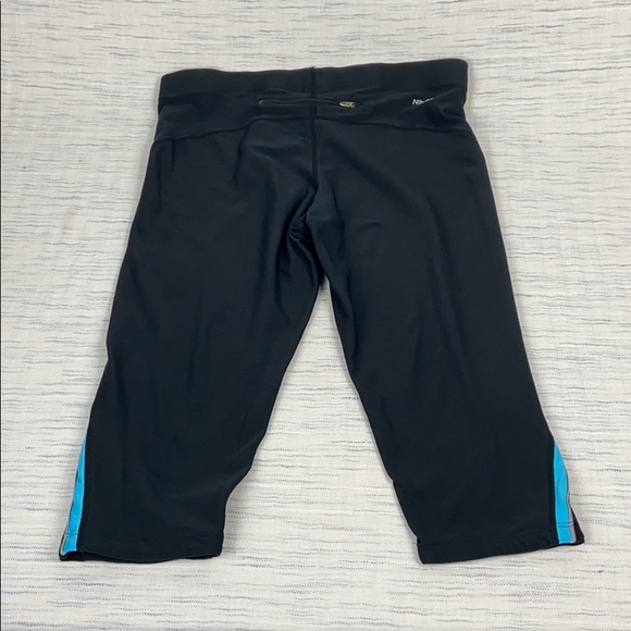 Nike Dri-Fit Black Capri Leggings - Picture 3 of 5